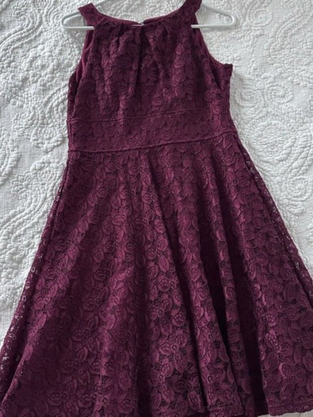 Elegant Lace Dress in Burgundy